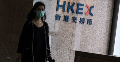 Hong Kong stocks rise in mixed Asia session, Softbank shares drop 14%