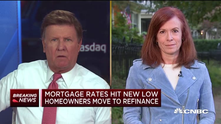 Mortgage rates hit new low as homeowners move to refinance