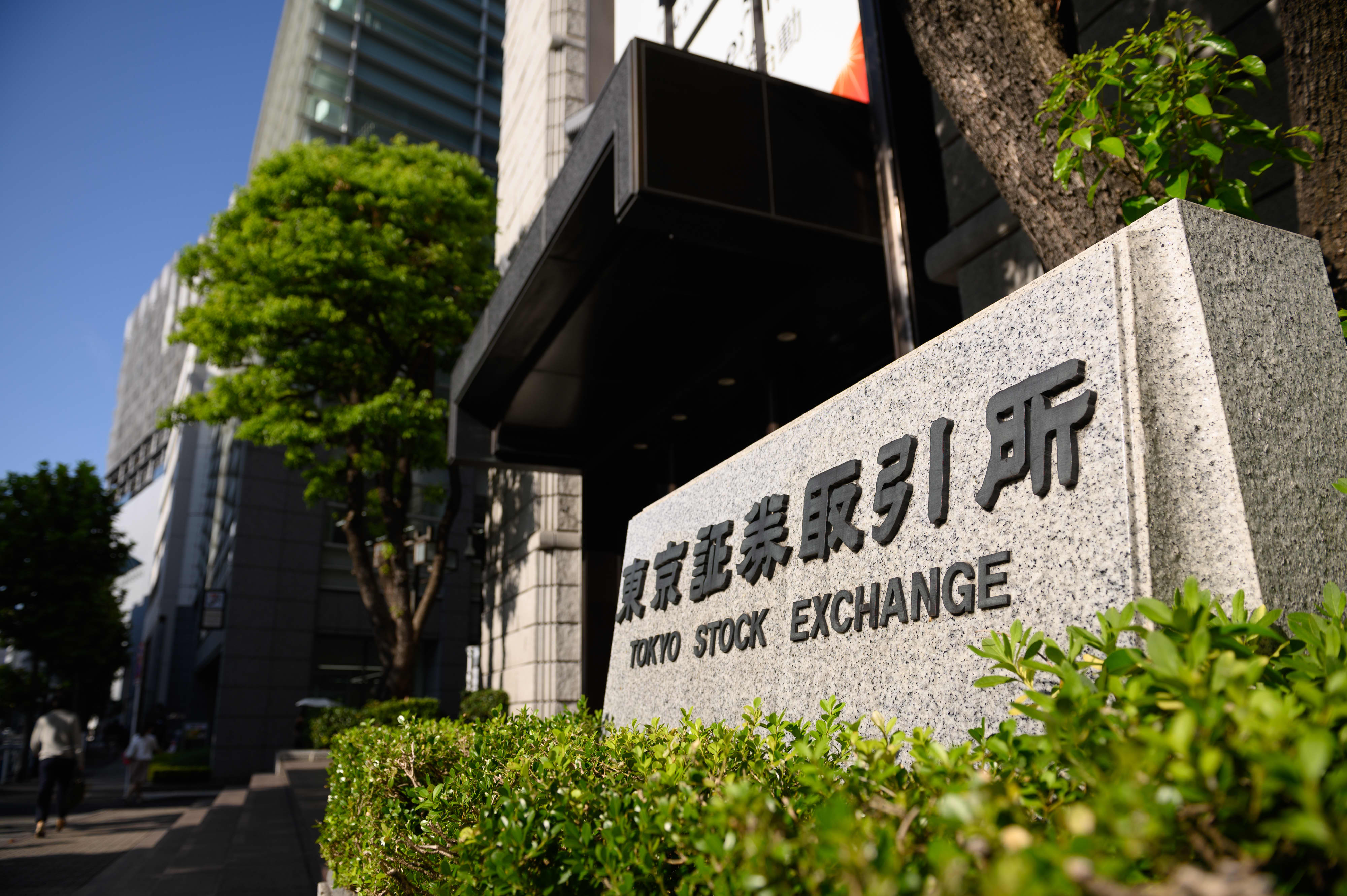 Japan's Nikkei 225 jumps 2% as investors assess omicron risks