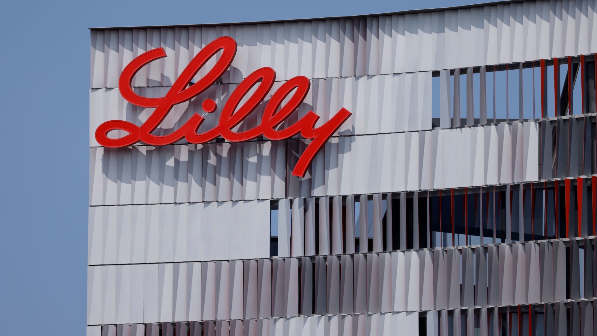 Eli Lilly says obesity drug helped boost weight loss to 26%, highest seen in late-stage trials