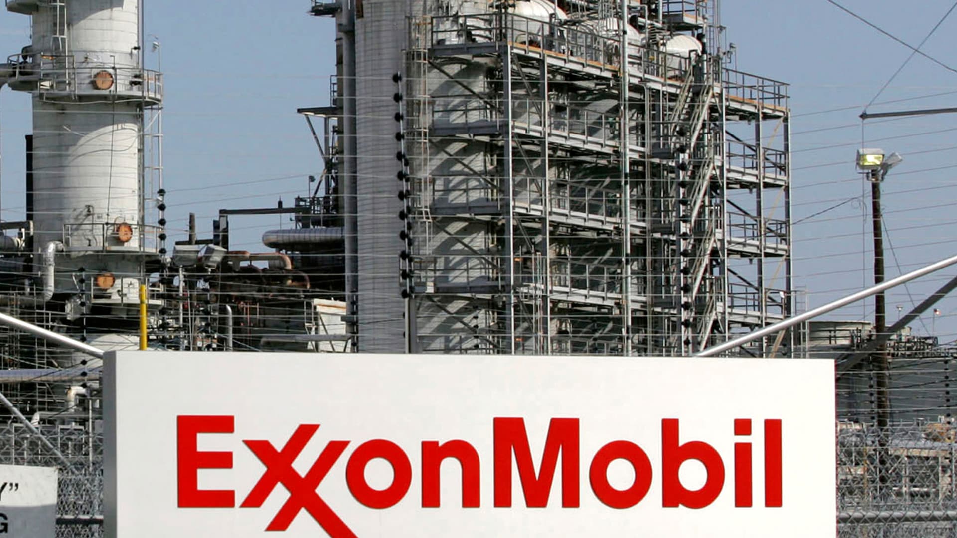 Exxon Mobil reaches agreement with FTC, poised to close $60 billion Pioneer deal