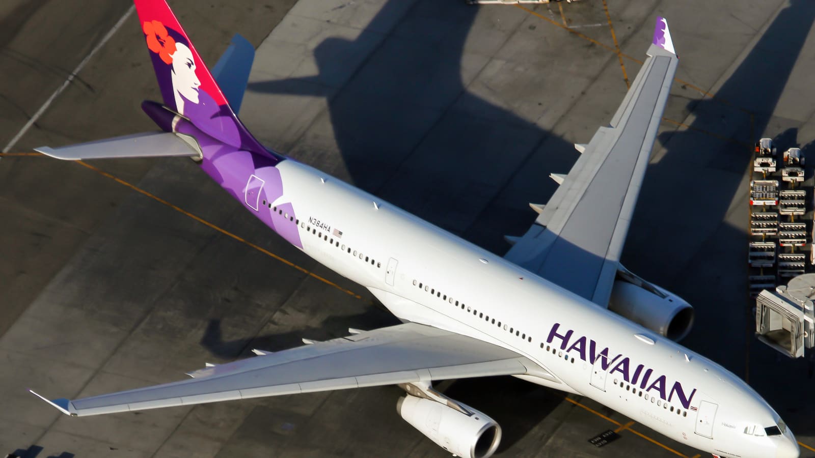 Hawaiian Airlines To Require U S Employees To Get Covid Vaccinations