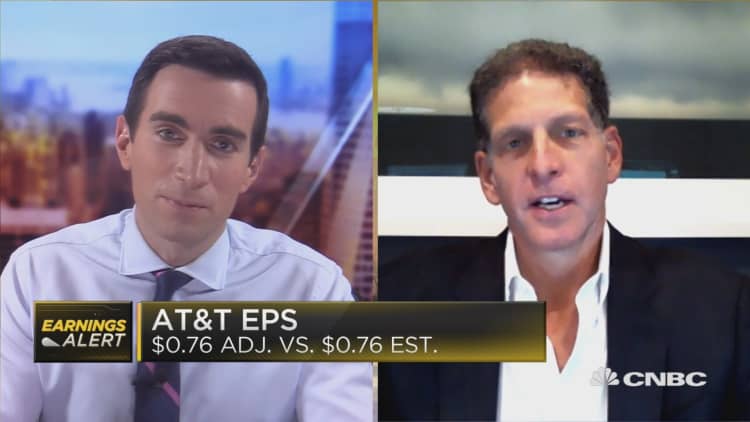 Analyst Craig Moffett explains his sell rating on AT&T