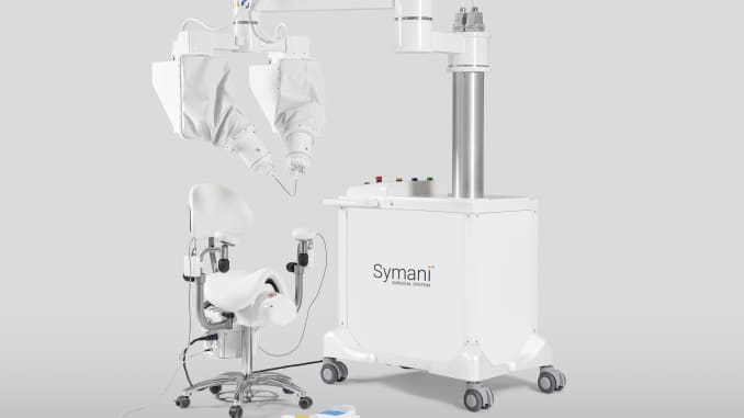 El sistema quirúrgico completo Symani de MMI, que incluye carro, consola e instrumentos NanoWrist.