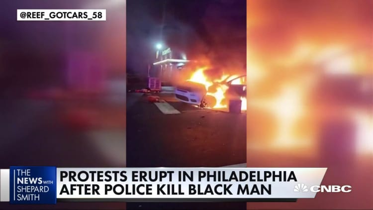Protests erupt in Philadelphia after police kill black man