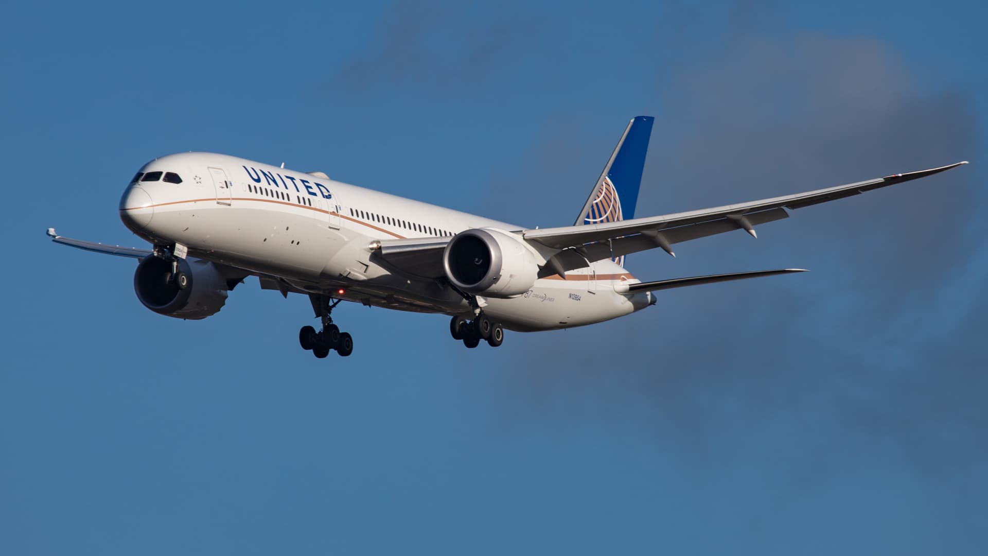 United CEO says business travel has ‘plateaued’ but revenue is still rising