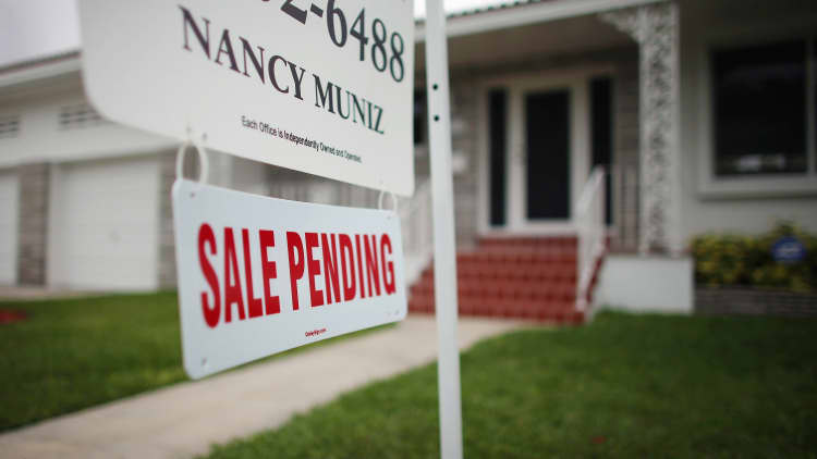 Pending home sales fall unexpectedly in October