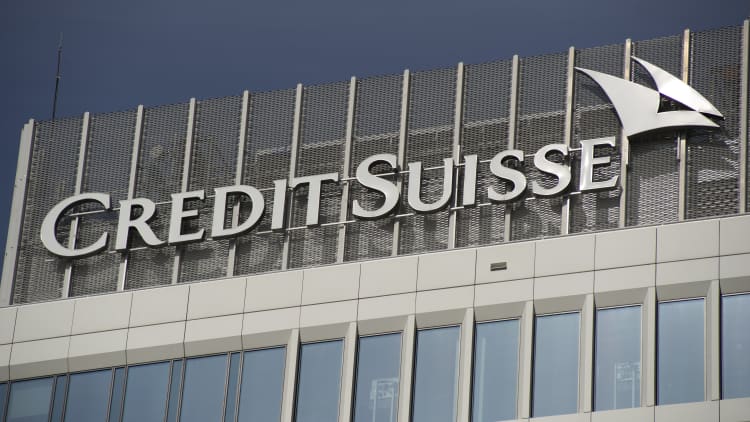 Credit Suisse gives junior bankers special $20,000 bonuses after Goldman revolt