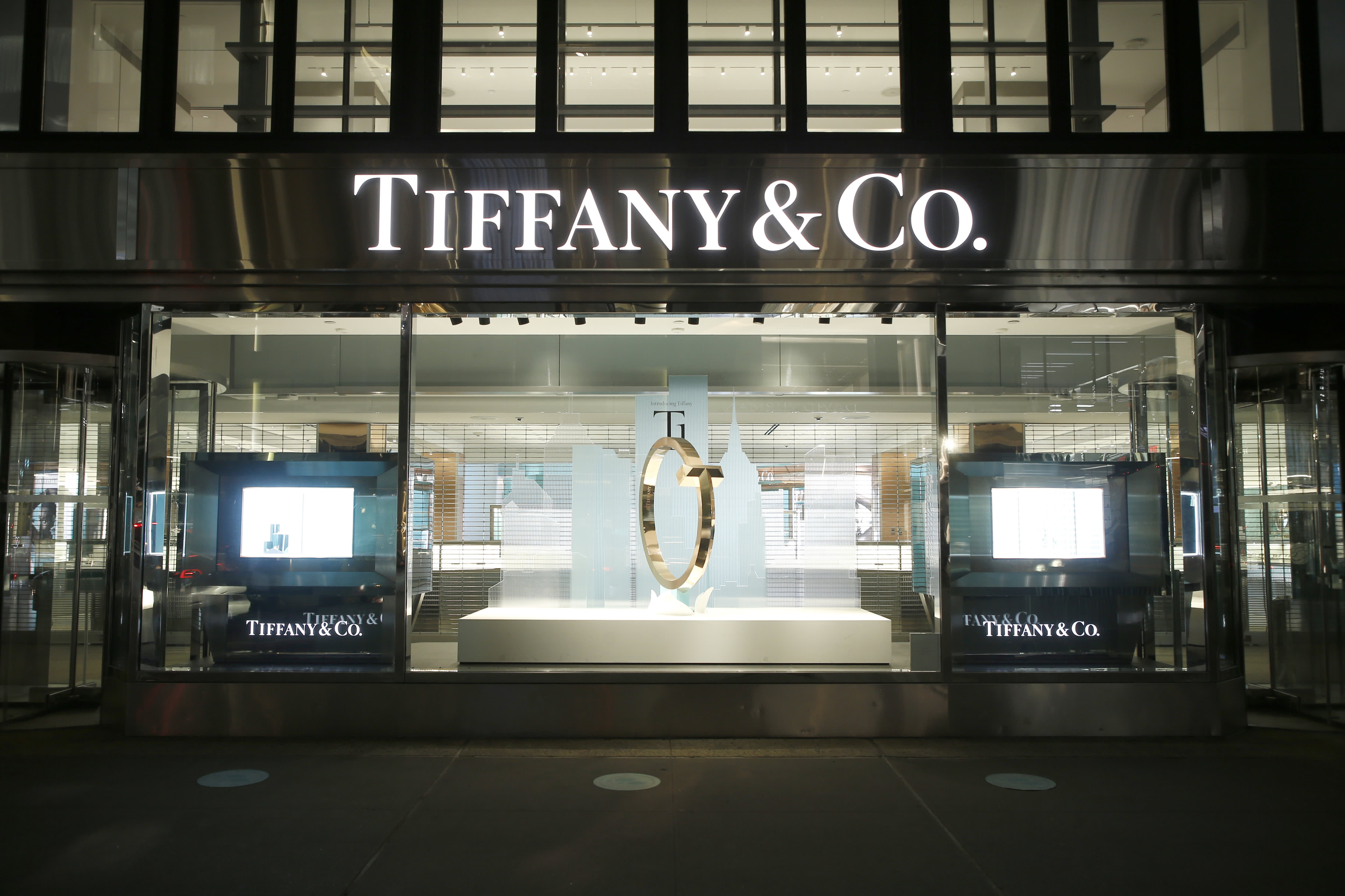 tiffany and co closing time