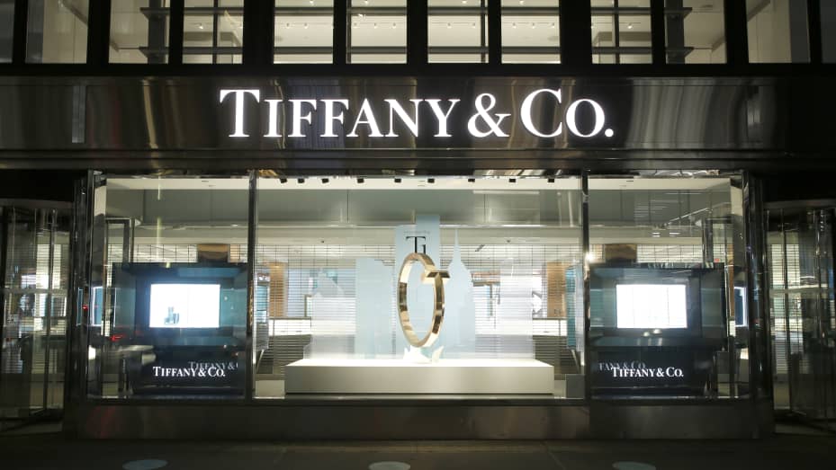 🦊🦊🦊 LVMH saw their subsidiaries Louis Vuitton and Tiffany each