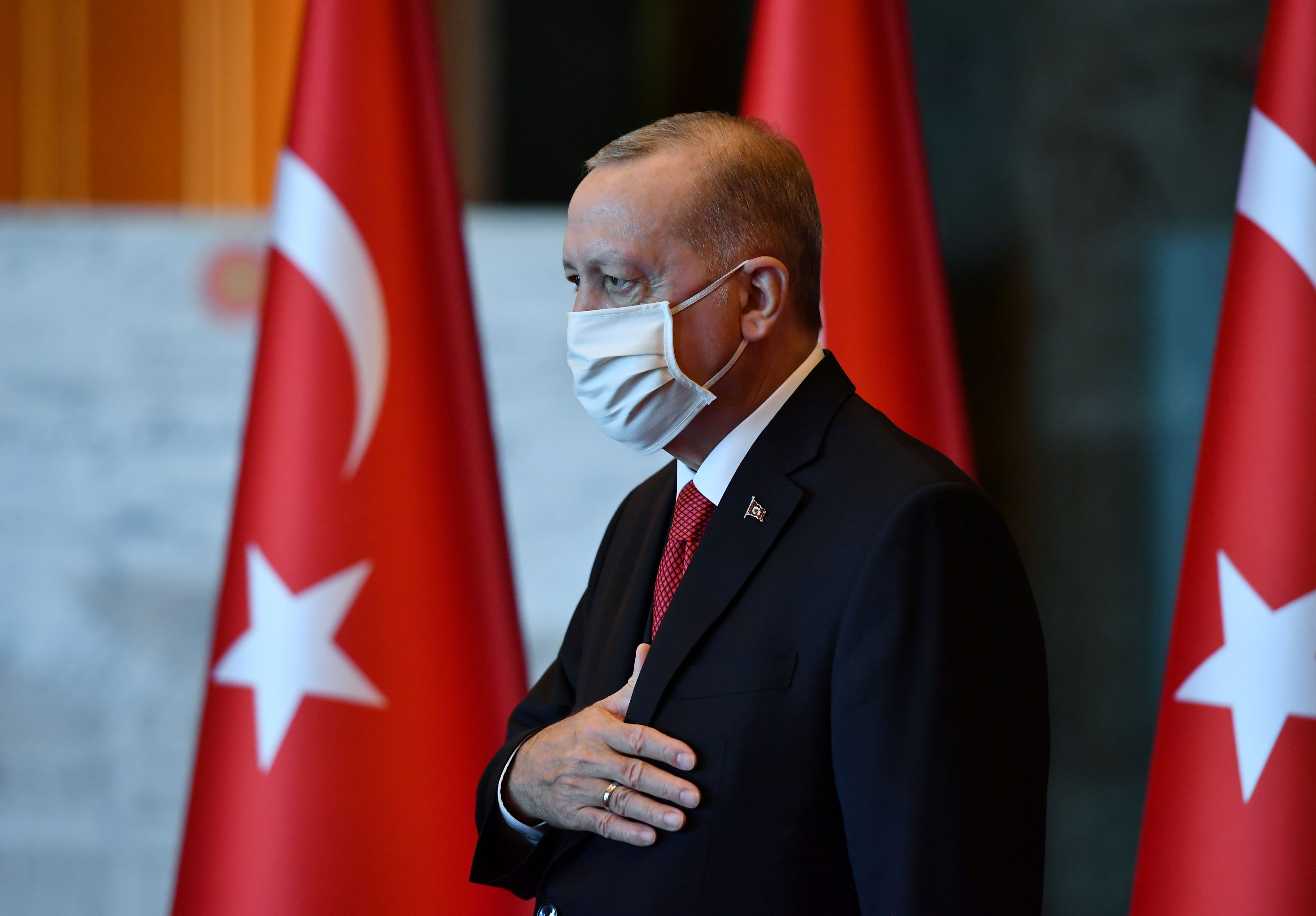 Erdogan calls on Turks to support lira, investors fear monetary crisis