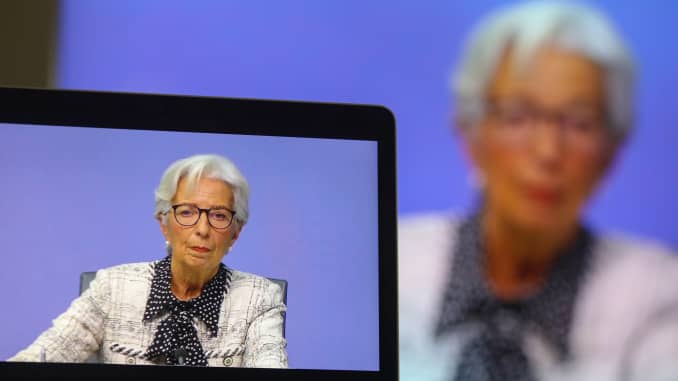 Christine Lagarde, presidenta del Banco Central Europeo (BCE), habla durante una transmisión de video en vivo de la conferencia de prensa virtual sobre la decisión de tasa del banco central.