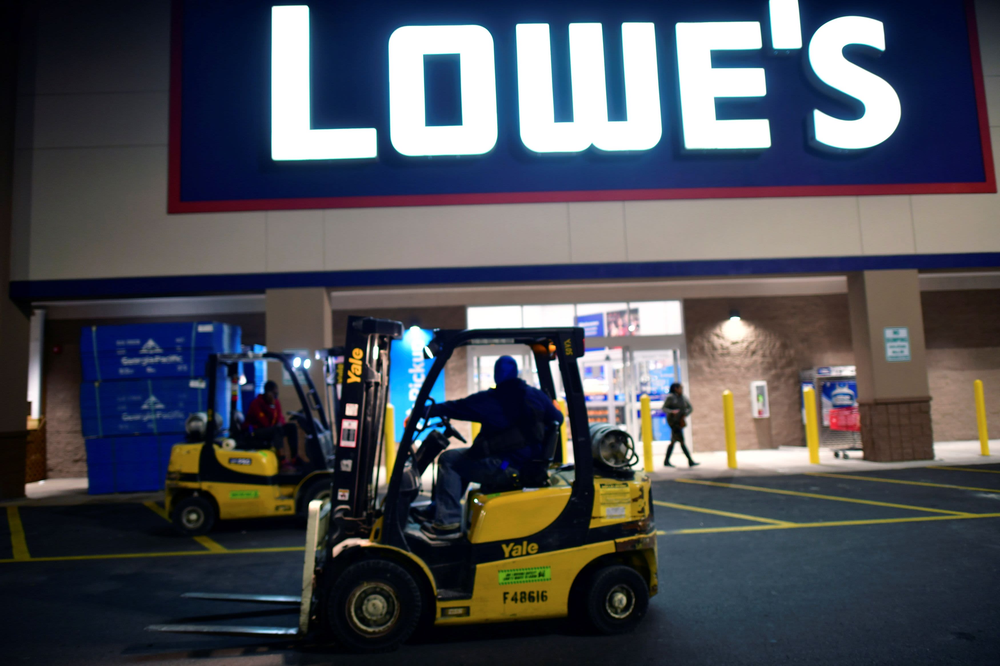 Stocks making the biggest moves midday: Lowe's, MicroStrategy, Six Flags, Casper Sleep & more - CNBC