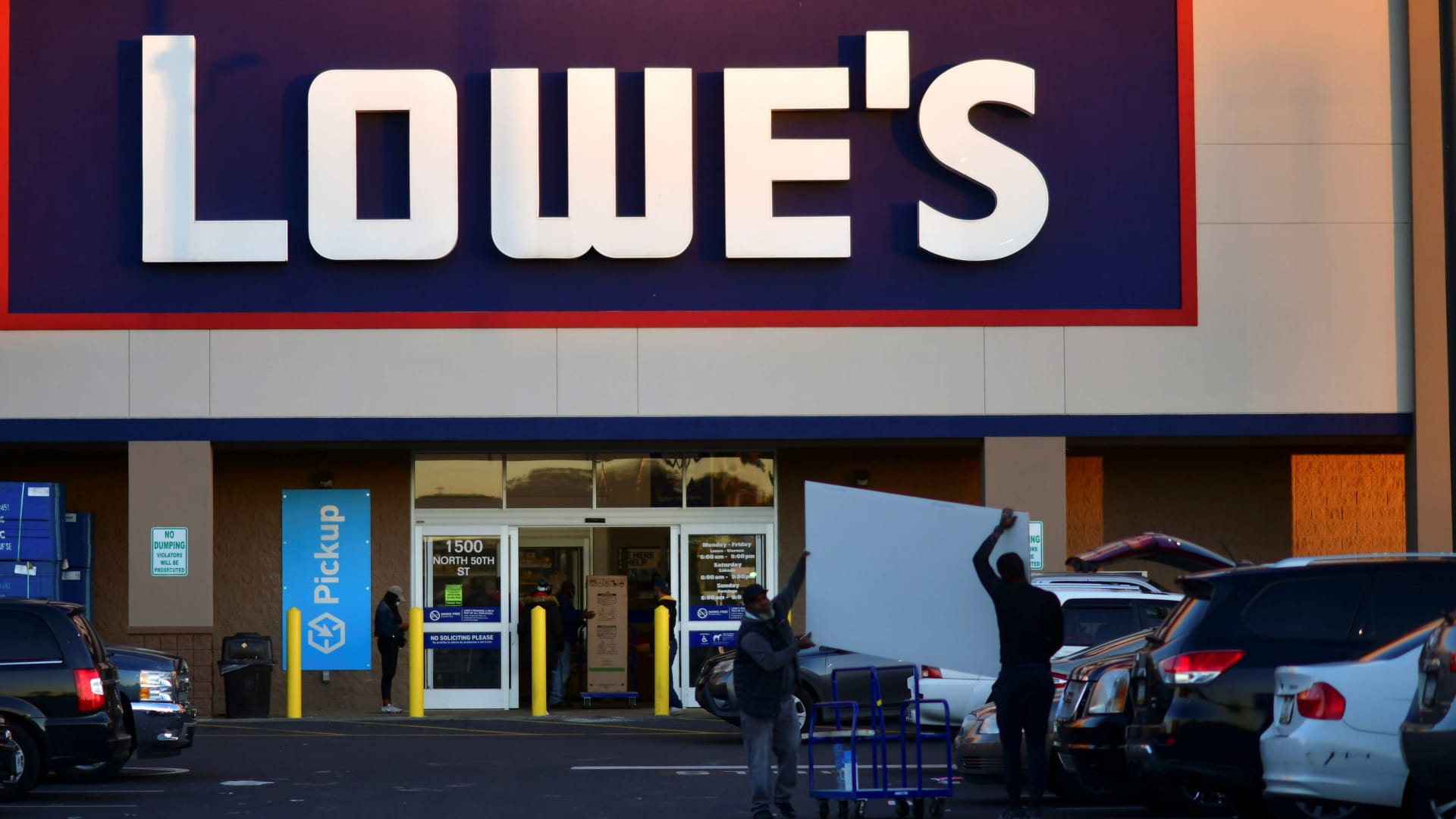 Citi downgrades Lowe’s, warns investors to brace for an earnings miss as housing market slows