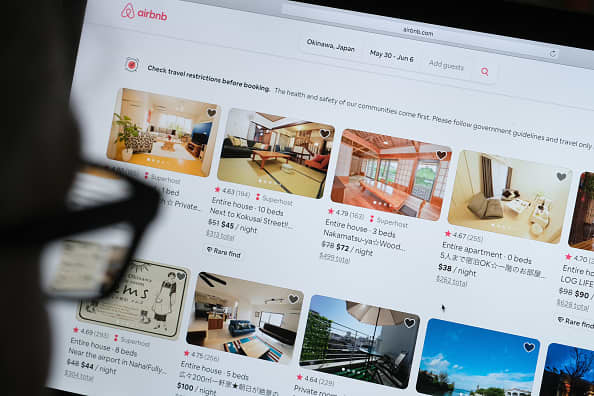 Analysts like Airbnb's latest earnings but still see risks for the short-term rental stock