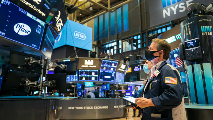Futures point to lower open as stocks come off bruising week