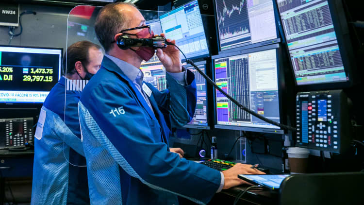 Wall Street pointed toward higher open ahead of earnings