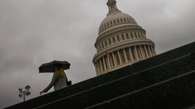 Economists beg Congress for a second round of stimulus checks
