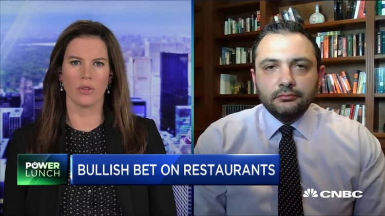 Analyst explains why he's bullish on restaurants amid a second shutdown