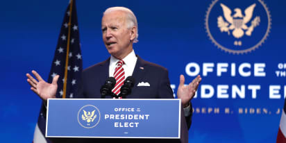 Biden forges ahead with the transition while Trump paralyzes Washington 