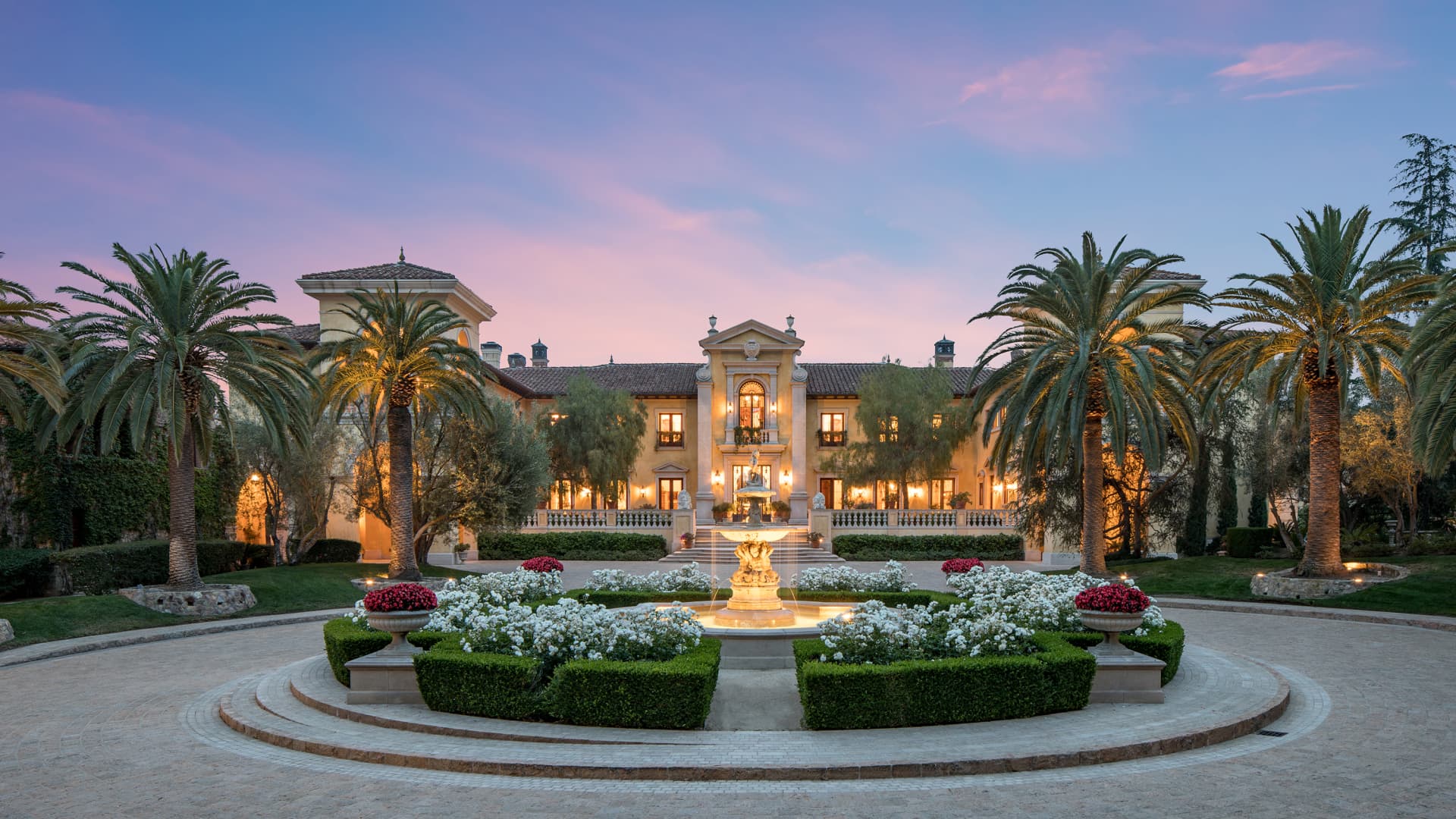 Exterior view of Villa Firenze in Beverly Hills, California