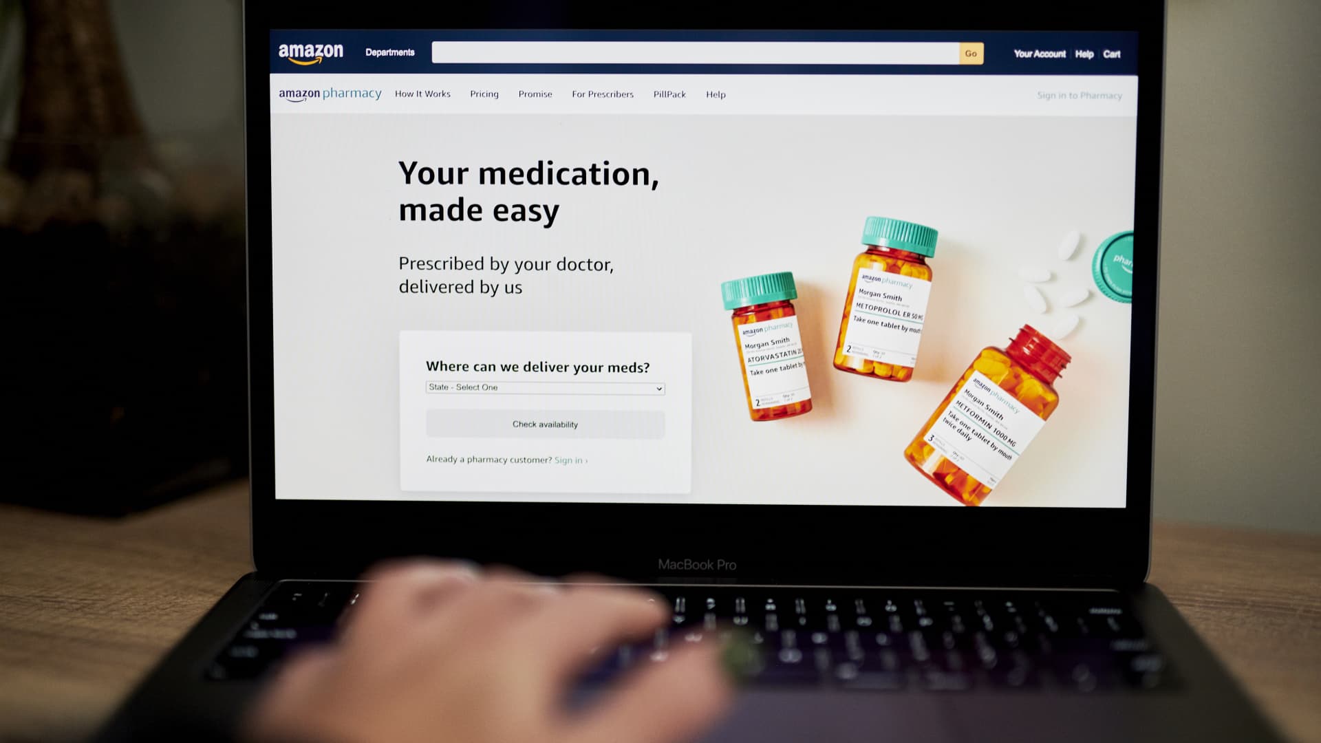 Amazon     on Tuesday announced a new prescription perk for U.S. Prime members, hoping to boost subscriptions and attract users to its pharmacy servic