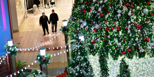 Holiday shopping season expected to be muted as inflation squeezes shoppers