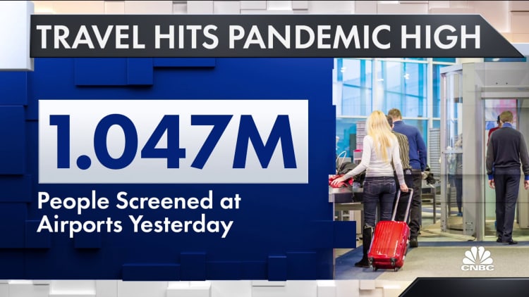 People are traveling during the pandemic, despite CDC guidelines to stay home