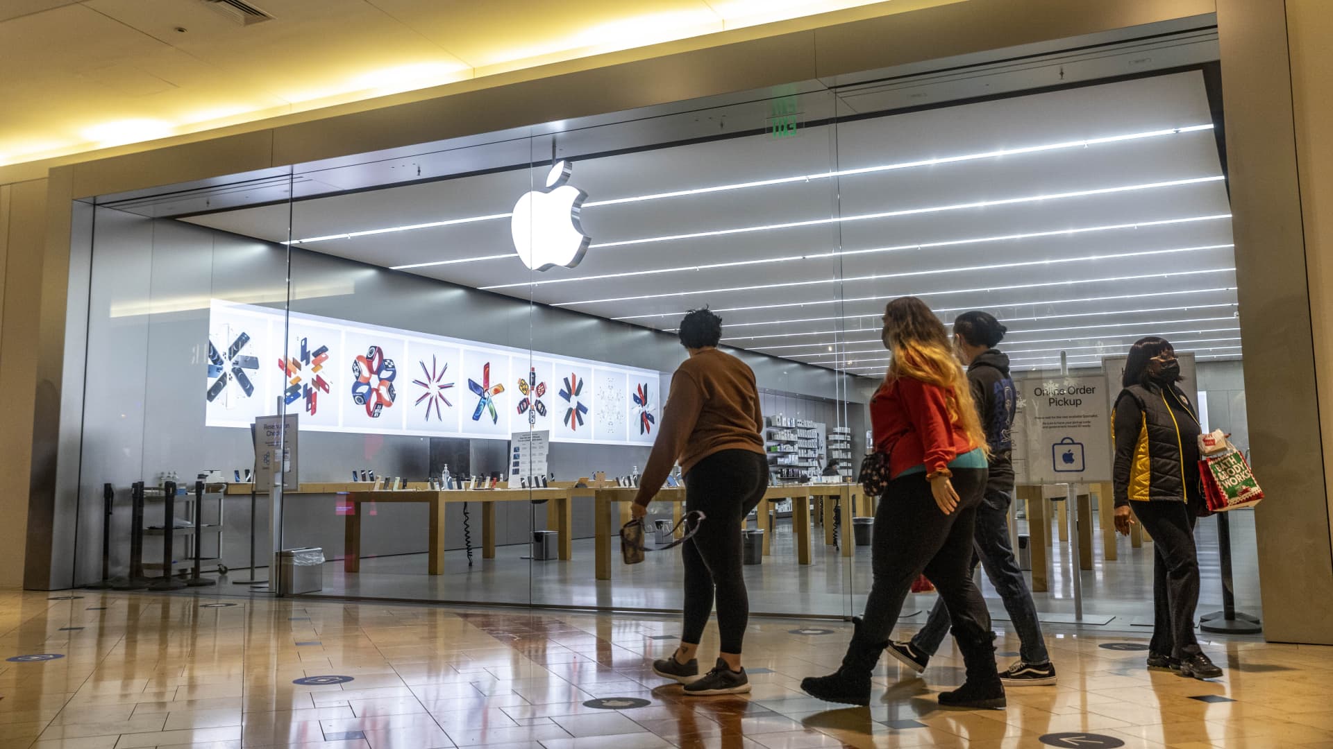 Apple union push faces setback as Atlanta organizers withdraw bid for vote, citing alleged intimidation and rising covid cases