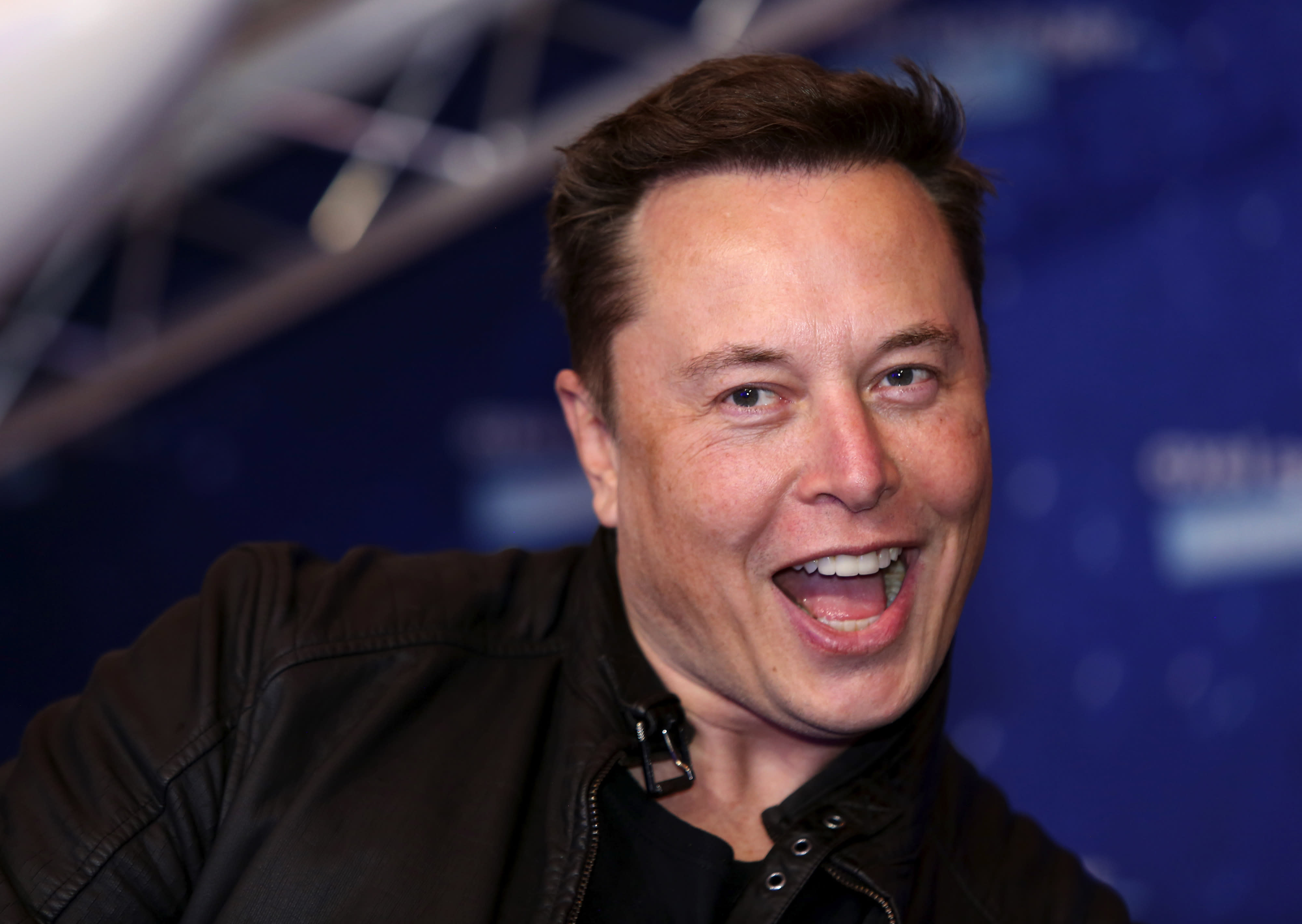 Elon Musk explains how self-driving robot actions justify Tesla’s appreciation