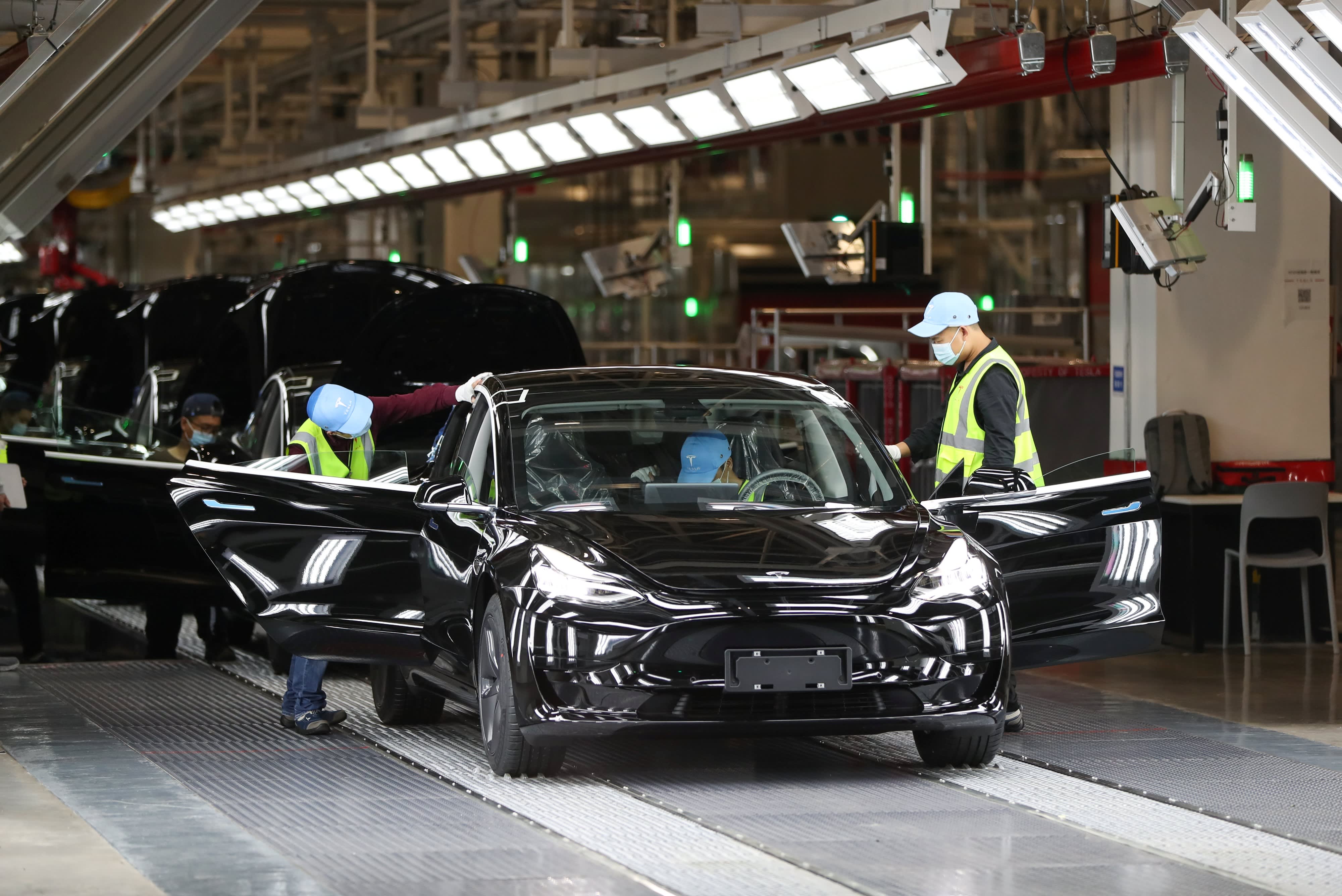 Tesla Shanghai production lags due to parts shortages image