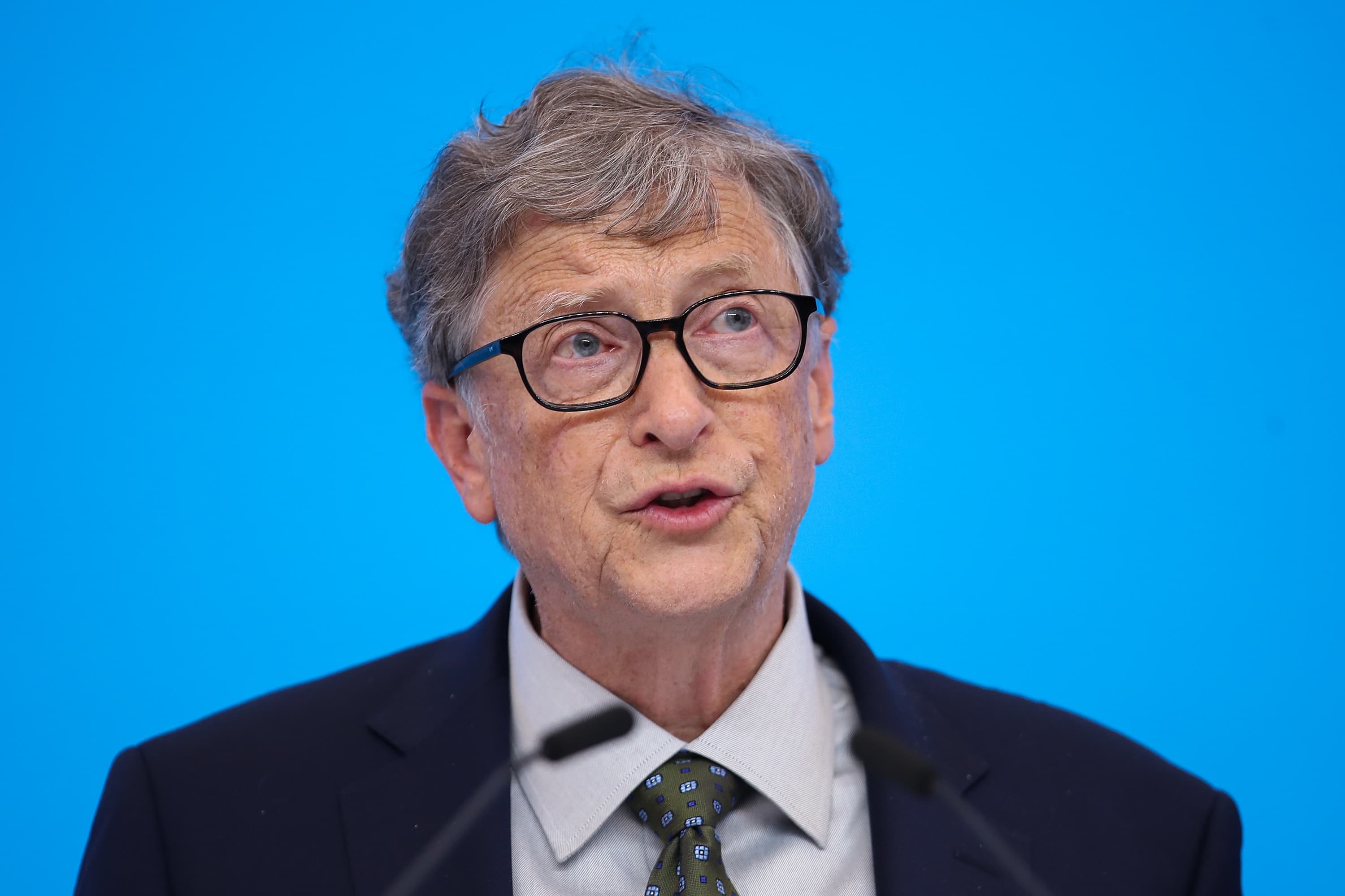 Covid's omicron variant is currently tearing through the U.S. and the rest of the world at a record-breaking pace — but Bill Gates sees hope on