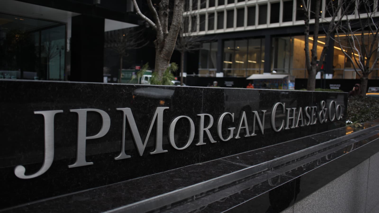 JPMorgan Chase tells U.S. employees they are expected back to the office on a rotating basis by July