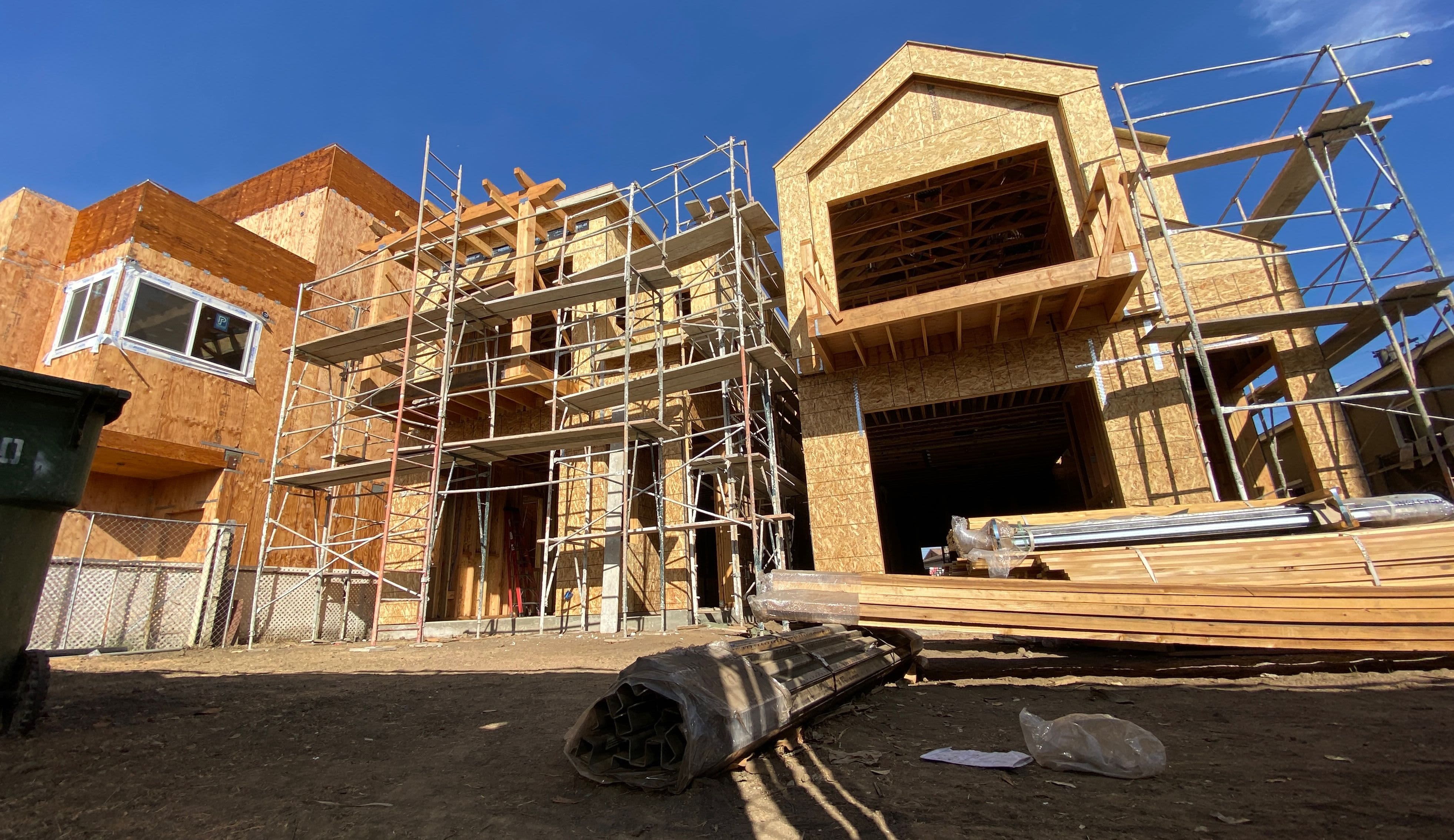 Homebuilder confidence drops from record high as rising prices hit buyers