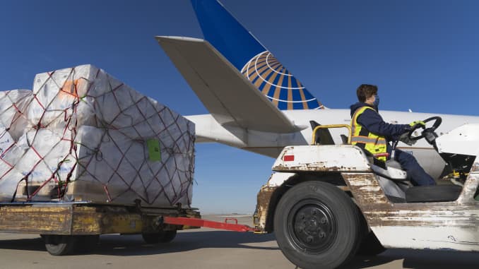 United is the first commercial airline to fly the first FDA-authorized COVID-19 vaccines to the U.S. thanks to a coordinated effort between cargo, safety, technical operations, flight operations and several other teams at United. On behalf of Pfizer, Unit