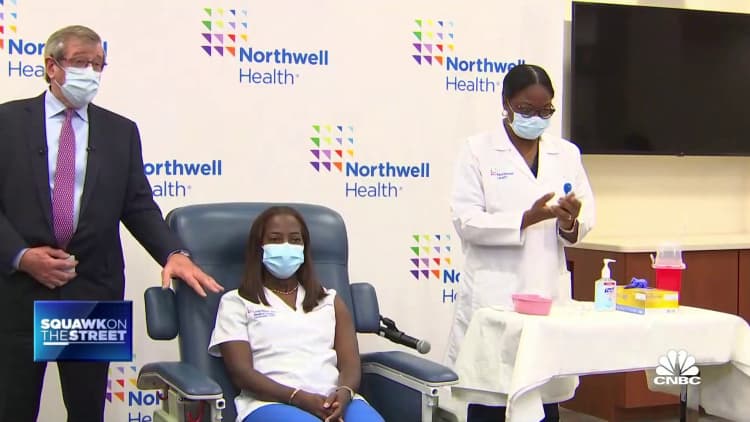 Watch the first health workers receive Pfizer's Covid vaccine in New York