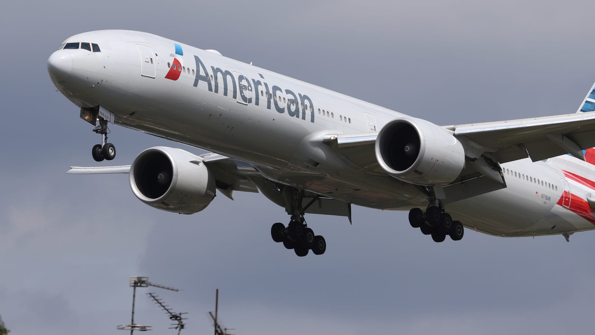 American Airlines forecasts profit in third quarter thanks to rebound in travel and fares