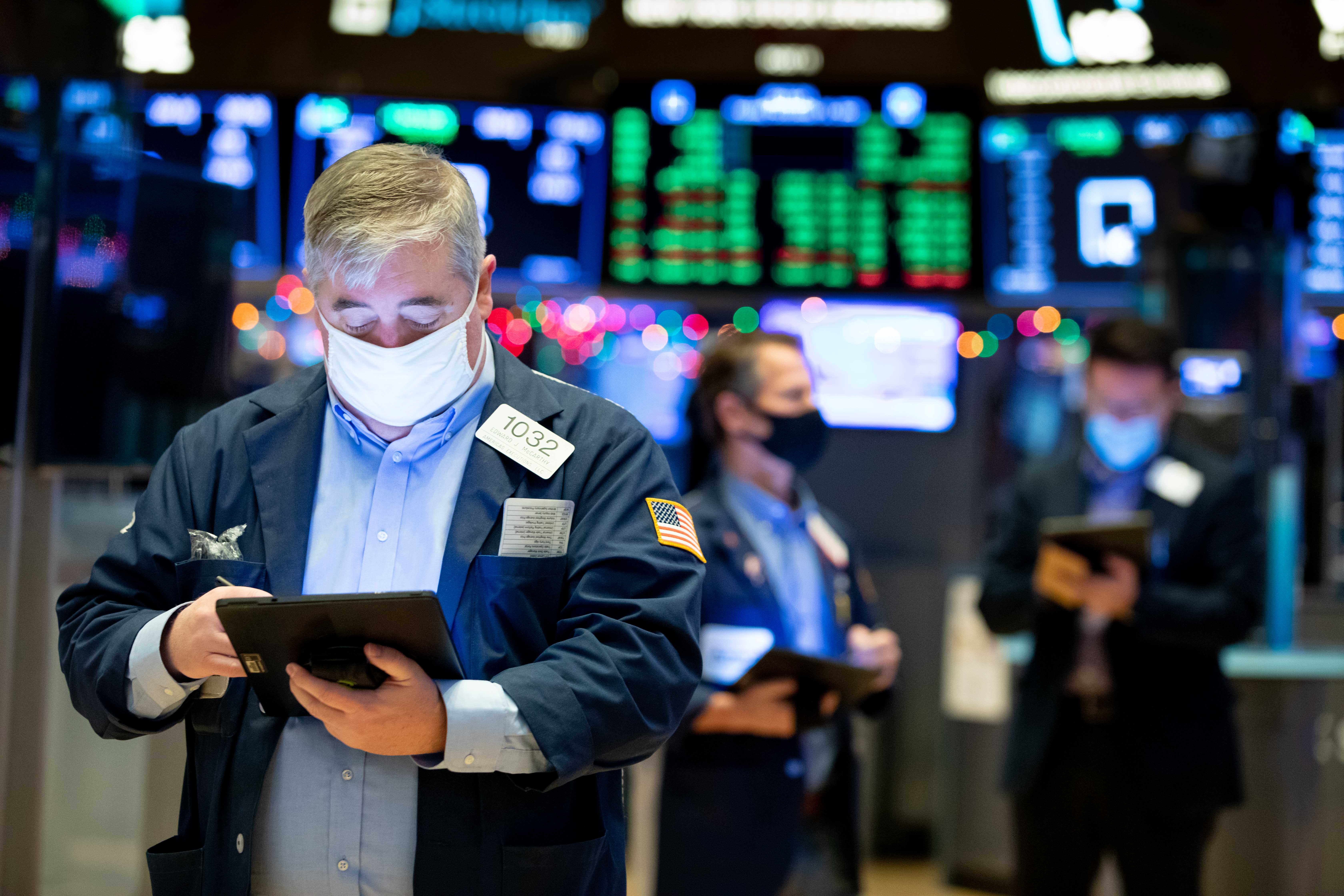 Stocks Ready To Close Out Powerful As Risks Loom In January