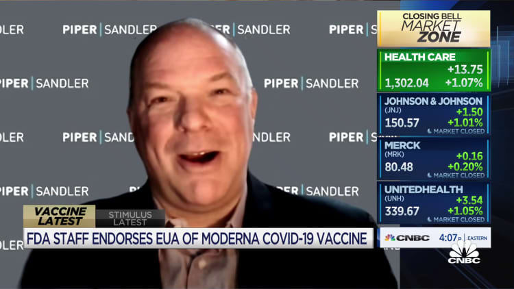 Piper Sandler analyst discusses Pfizer and Moderna's respective vaccine rollouts