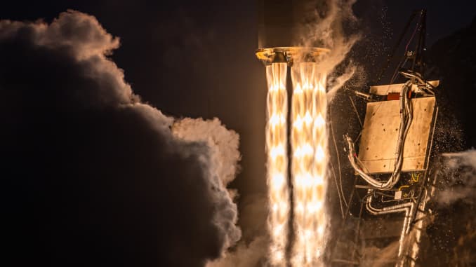 A close up view of Rocket 3.2's engines shortly after liftoff.