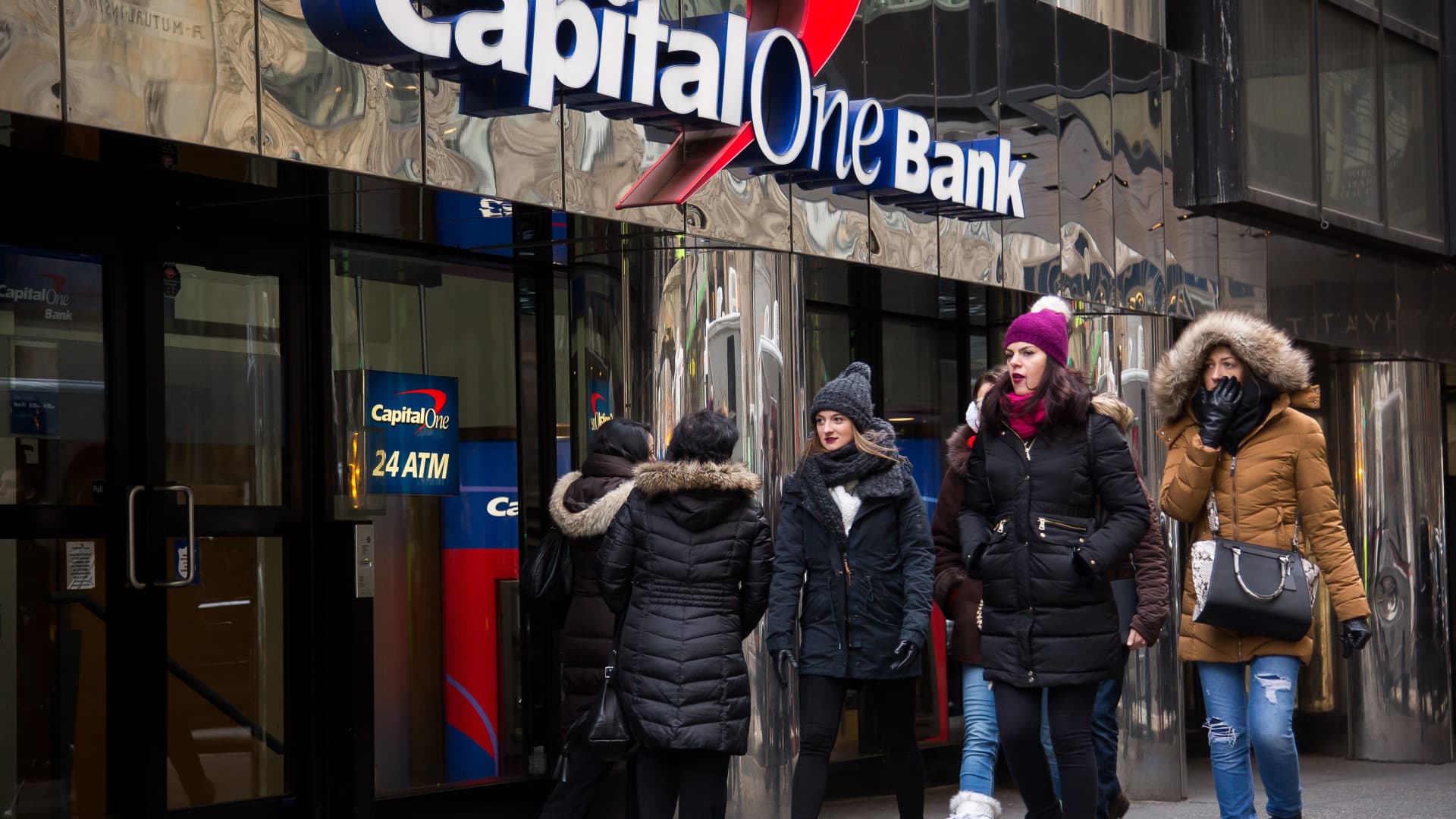 Compre ações da Capital One após o acordo blockbuster da Discover