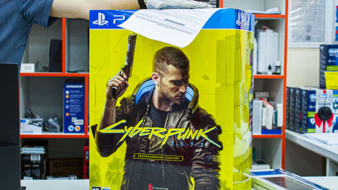 A box with the Sony PlayStation 4 Cyberpunk 2077 Collector's Edition on the counter.