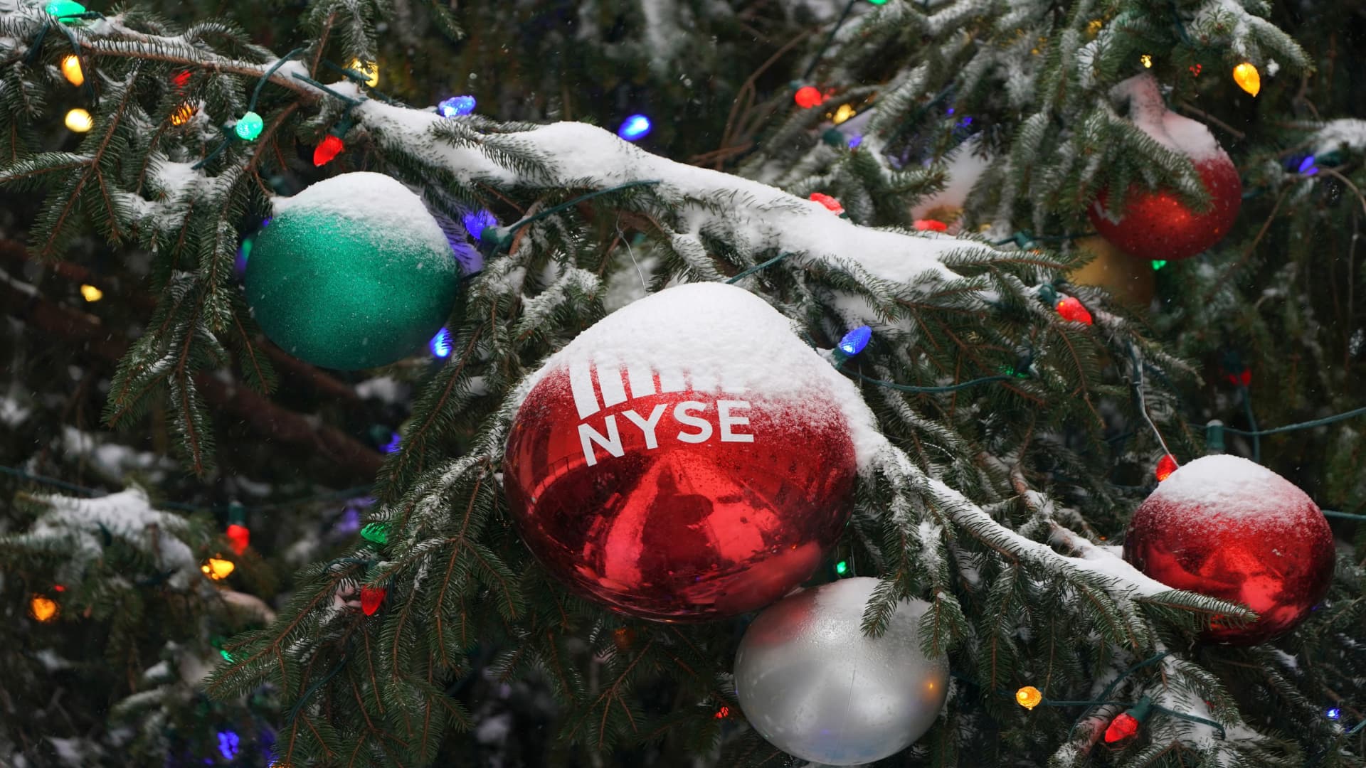 The stock market is poised for a Santa Claus rally, but not until after the Fed meets