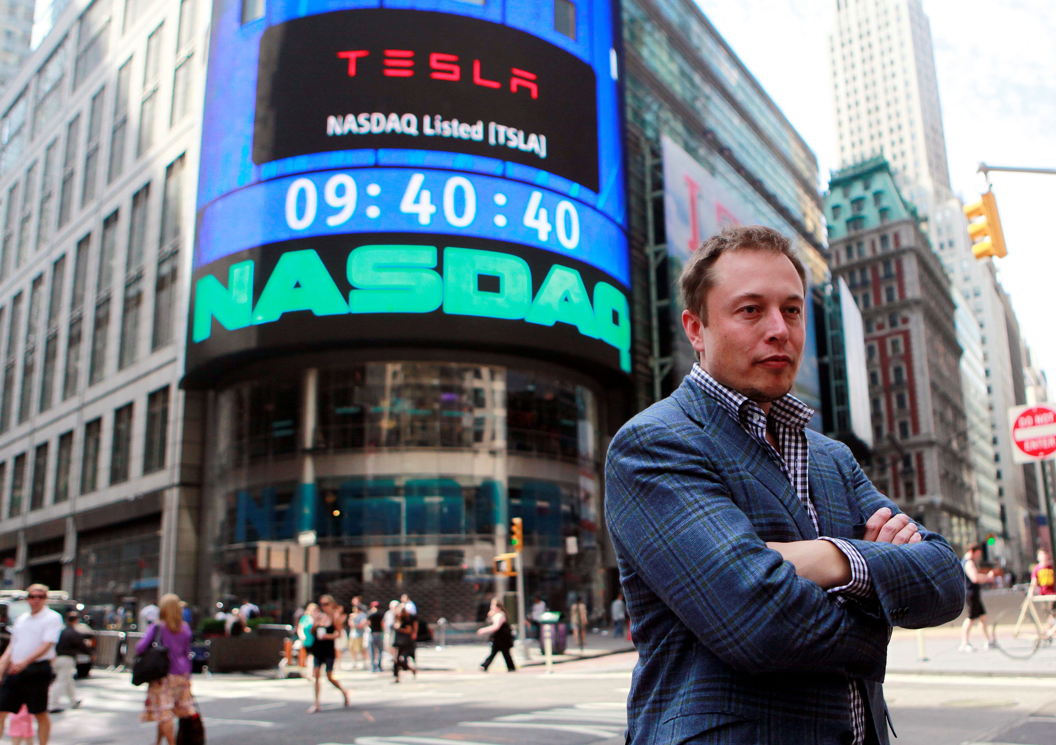 Tesla shares in the bubble territory amid rumors about Apple cars, says the researcher