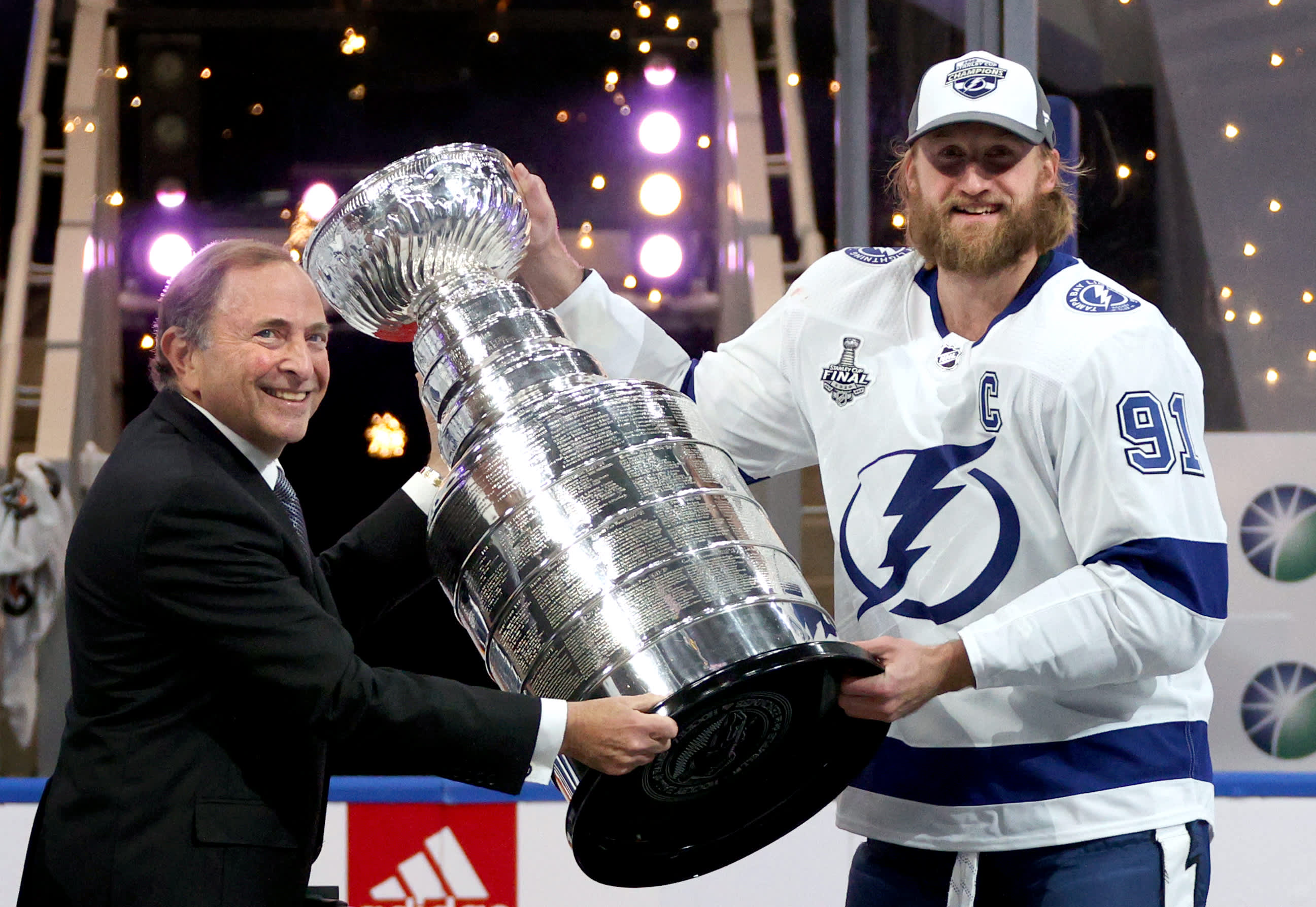 11,237 Steven Stamkos Pictures Stock Photos, High-Res Pictures, and Images  - Getty Images