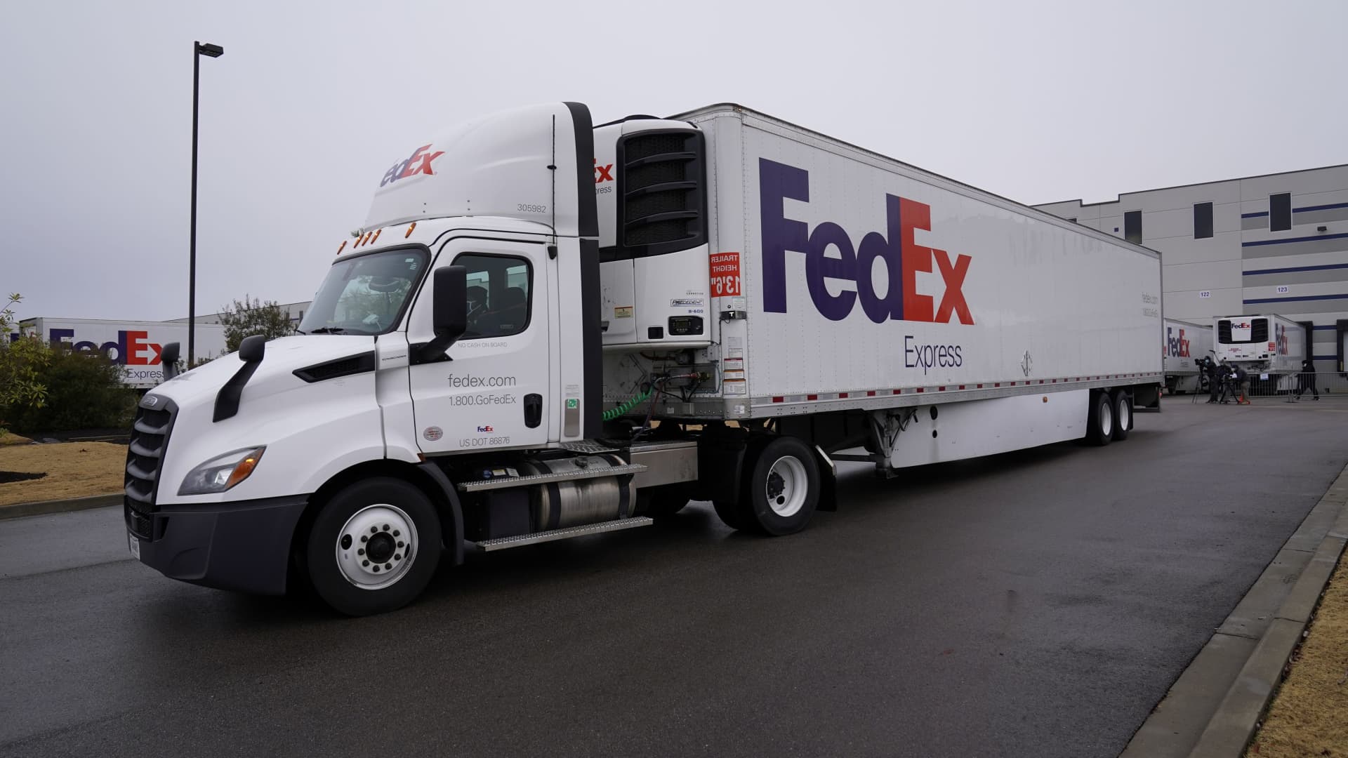 FedEx plunge could spell bad days ahead for market as bellwether Dow Transports index hits new low