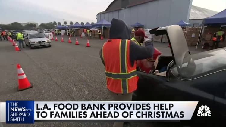 U.S. faces food shortages as L.A. food bank provides help to families ahead of Christmas