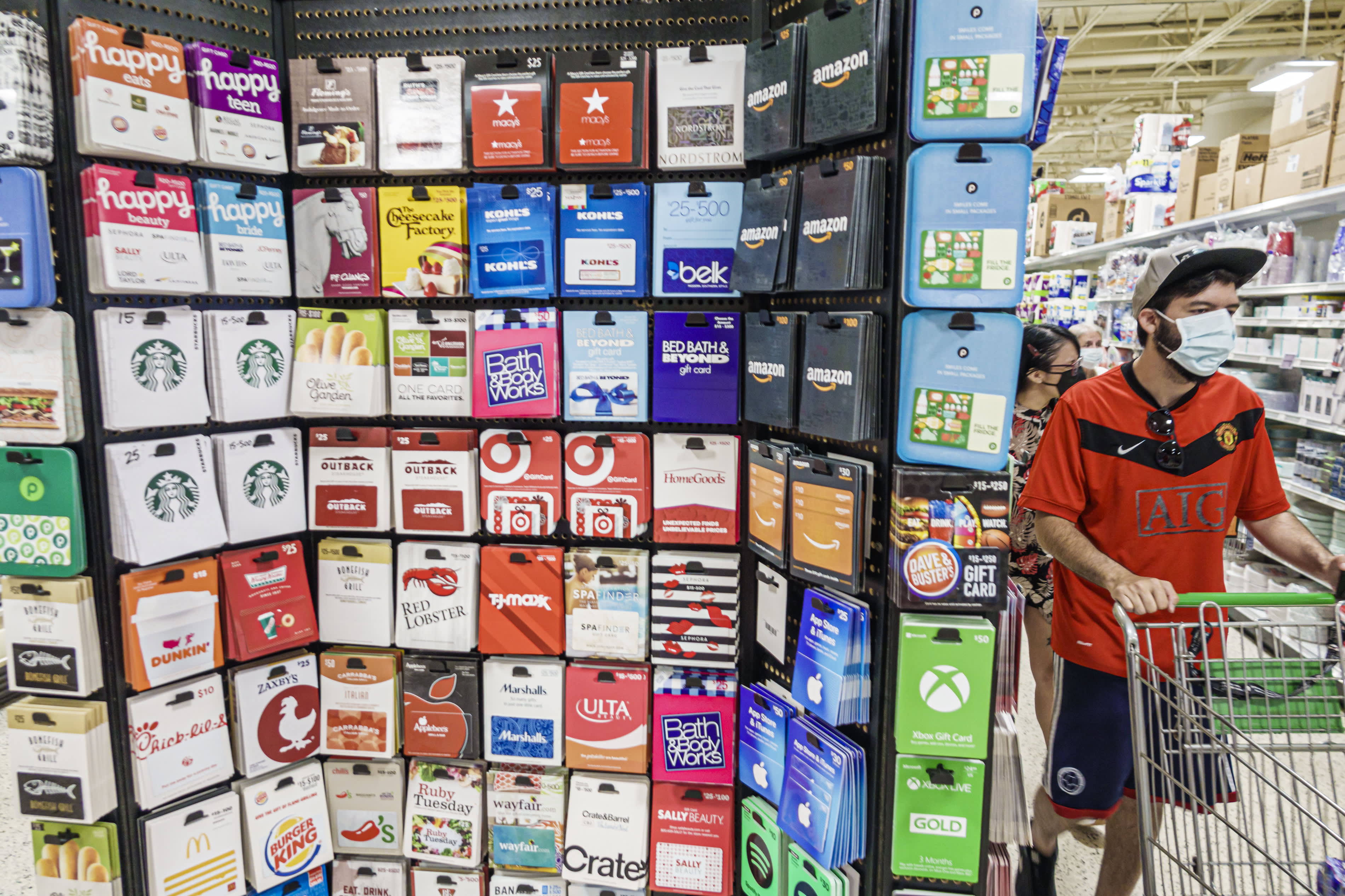 Buying Holiday Gift Cards Could Help Increase Retail Sales in 2021: Bill Simon