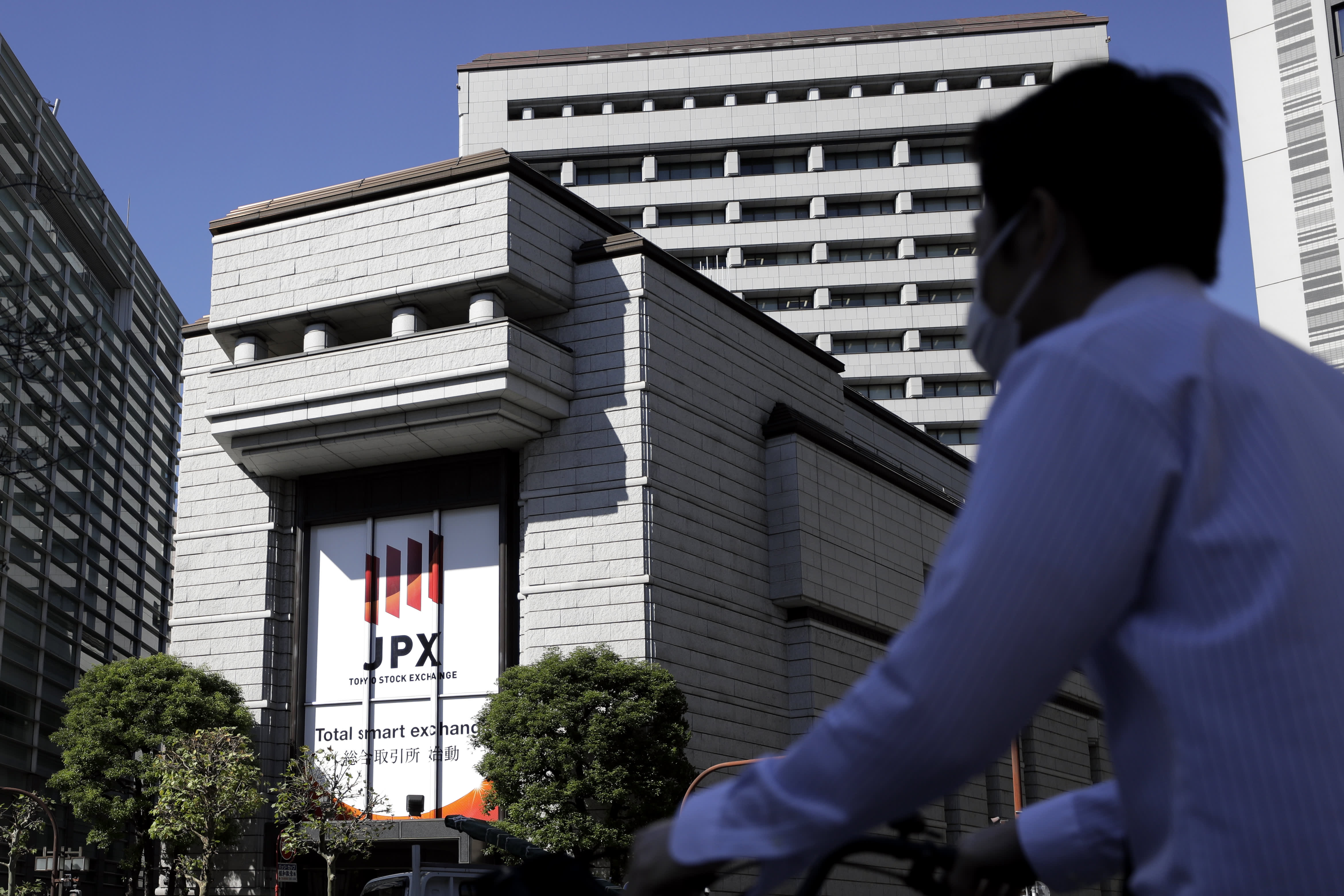 Japan's Nikkei drops 2% as investors monitor Ukraine tensions; oil rises more than 1%