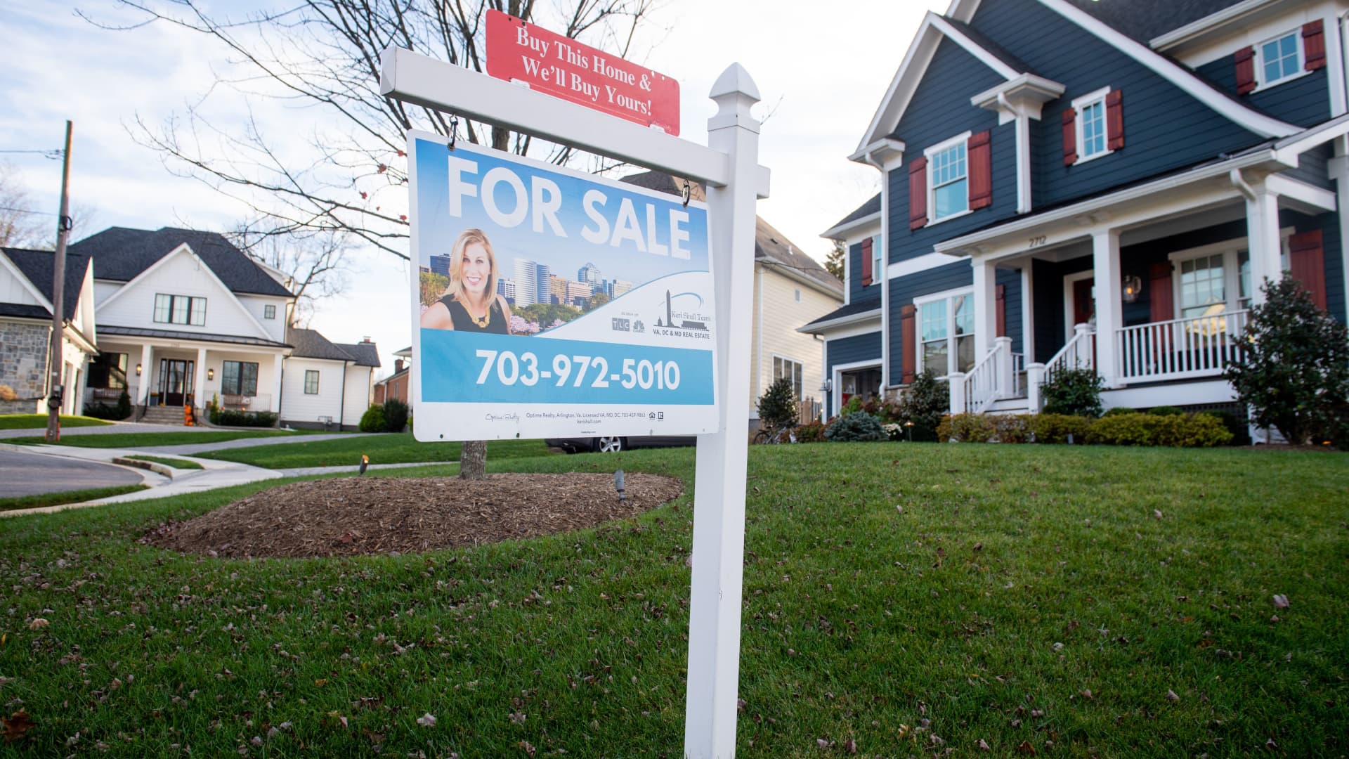 Surging interest rates push mortgage demand down more than 40% from a year ago – CNBC